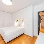 Downtown 2br With Balcony & Free Secure Garage Parking Apartamento