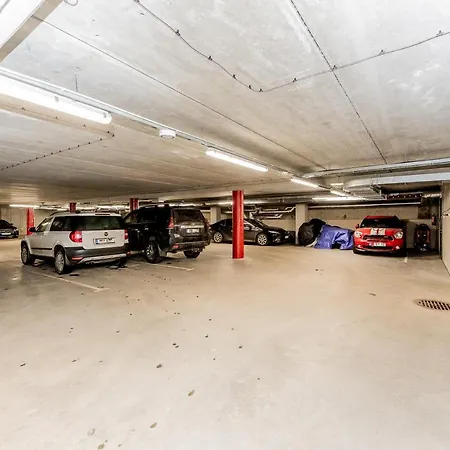 Heart Of Living - Contemporary 2 Bedroom With Balcony & Parking