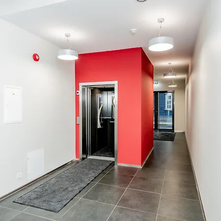 Heart Of Living - Contemporary 2 Bedroom With Balcony & Parking 派尔努