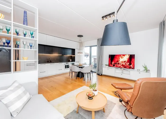 Downtown 2Br With Balcony & Free Secure Garage Parking Parnu