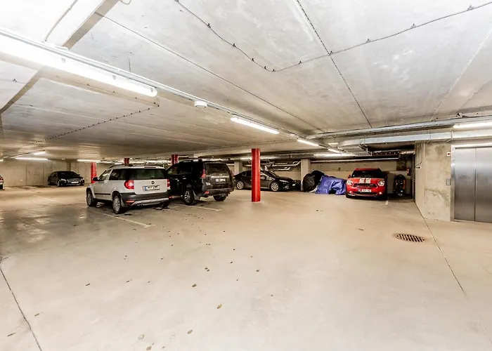 Downtown 2Br With Balcony & Free Secure Garage Parking