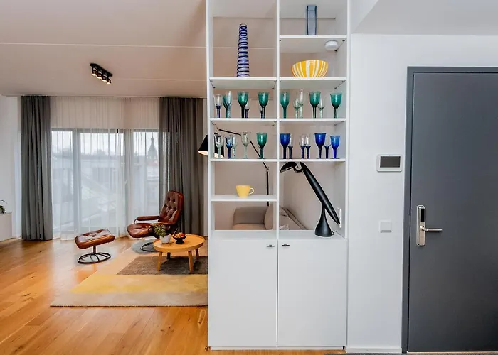 Downtown 2br With Balcony & Free Secure Garage Parking Appartamento