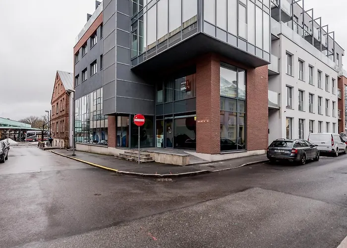 Downtown 2br With Balcony & Free Secure Garage Parking Appartamento