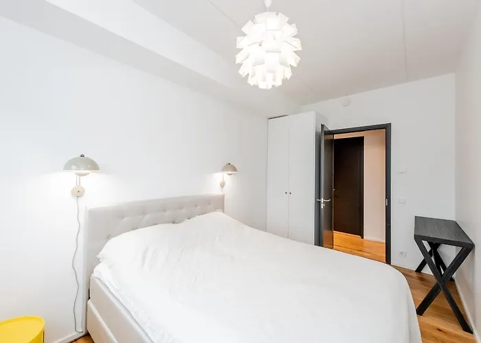 Downtown 2br With Balcony & Free Secure Garage Parking Appartamento *